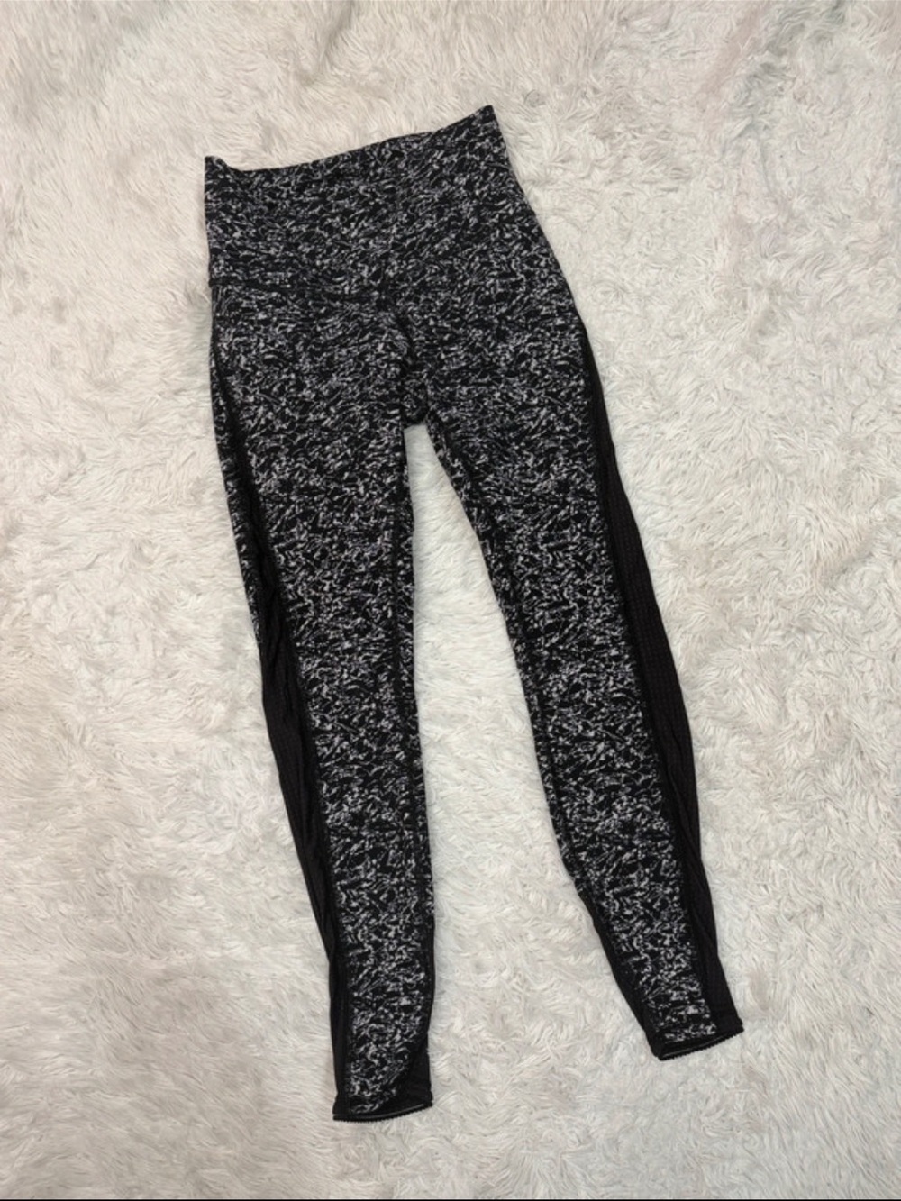 Lululemon deep breath black and white leggings